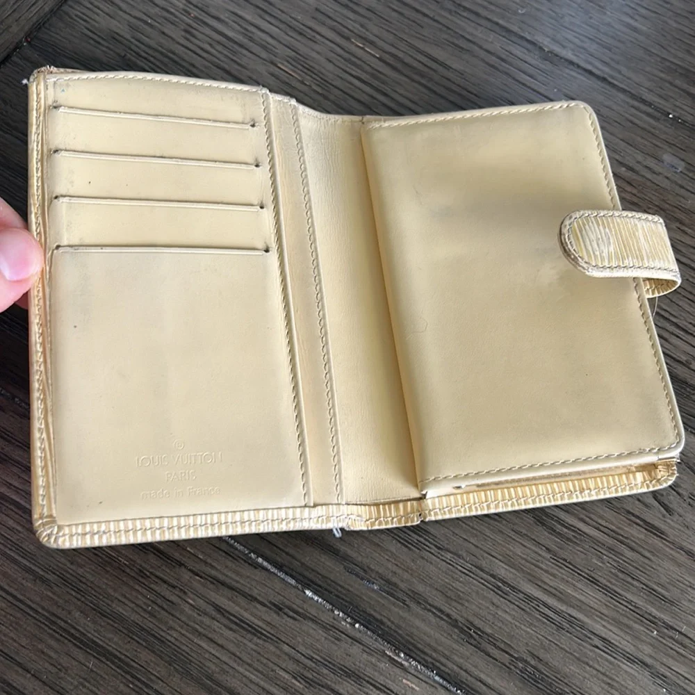 Louis Vuitton Kisslock Epi Wallet